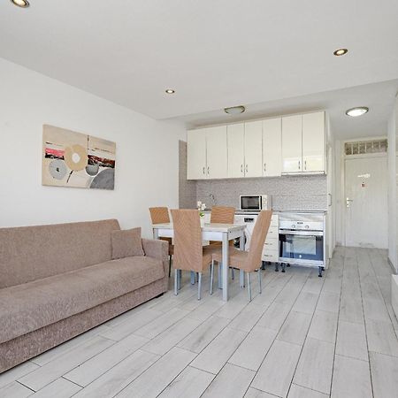 Un Dormitorio En Playa De Las Americas アデヘ エクステリア 写真
