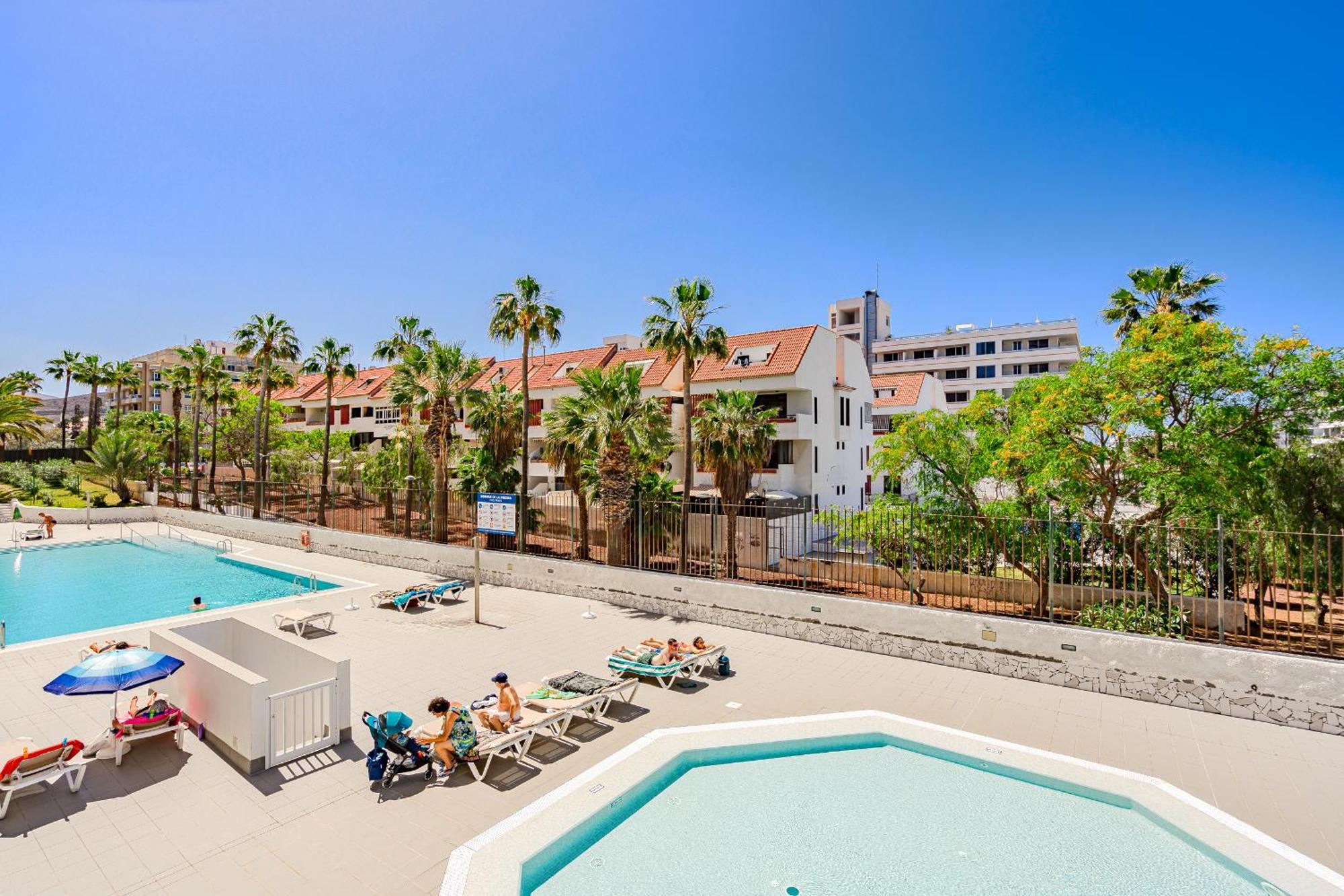 Un Dormitorio En Playa De Las Americas アデヘ エクステリア 写真