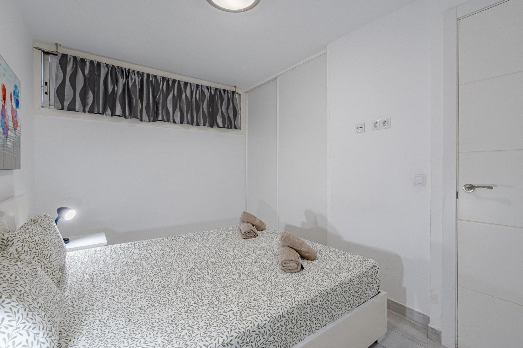 Un Dormitorio En Playa De Las Americas アデヘ エクステリア 写真