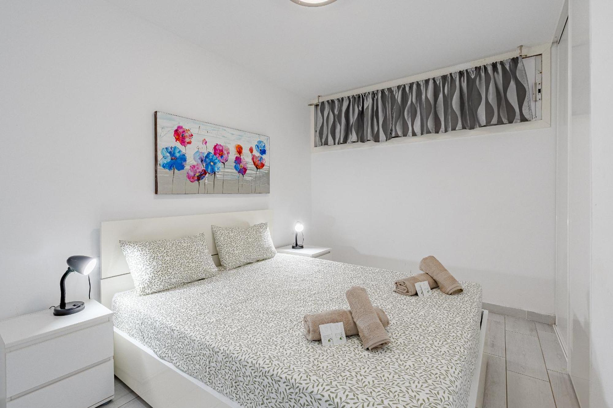 Un Dormitorio En Playa De Las Americas アデヘ エクステリア 写真