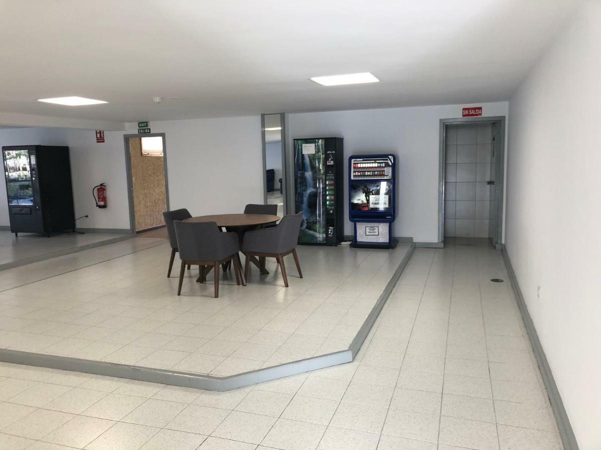 Un Dormitorio En Playa De Las Americas アデヘ エクステリア 写真