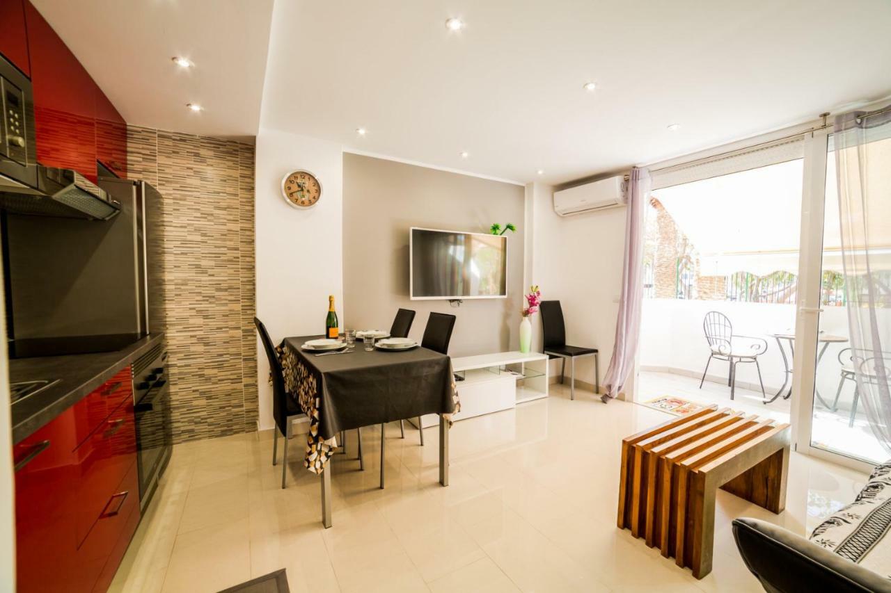 Un Dormitorio En Playa De Las Americas アデヘ エクステリア 写真