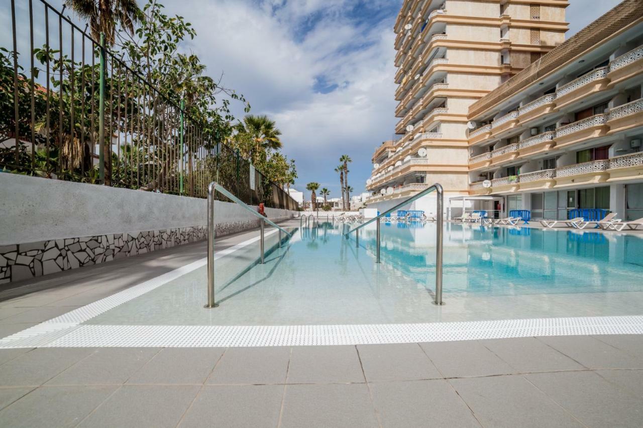 Un Dormitorio En Playa De Las Americas アデヘ エクステリア 写真