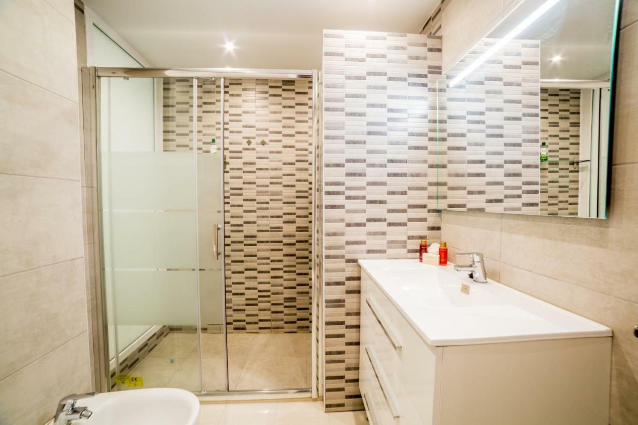 Un Dormitorio En Playa De Las Americas アデヘ エクステリア 写真